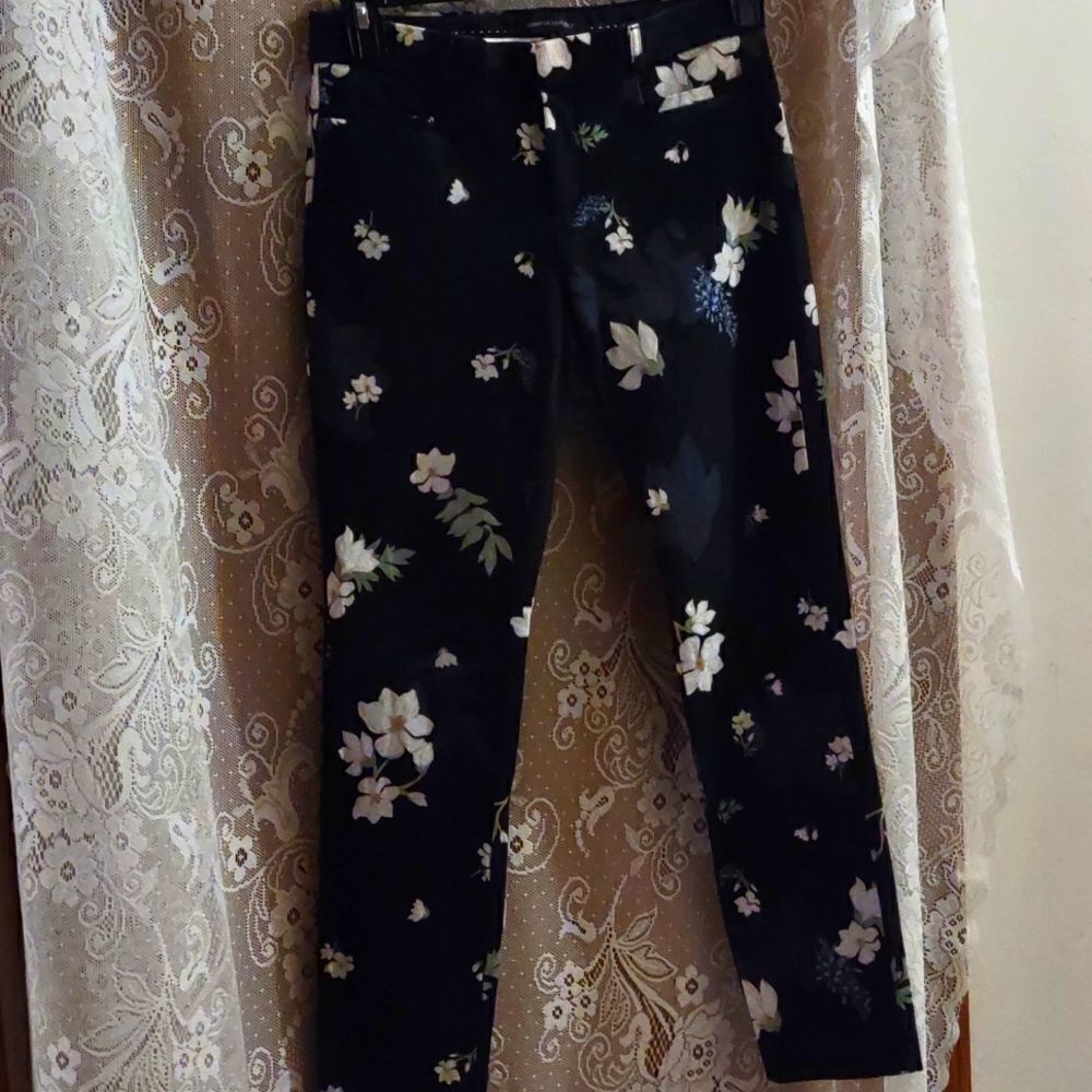 New Banana Republic Women's‎ Size 2L black cream floral ankle crop classic pant